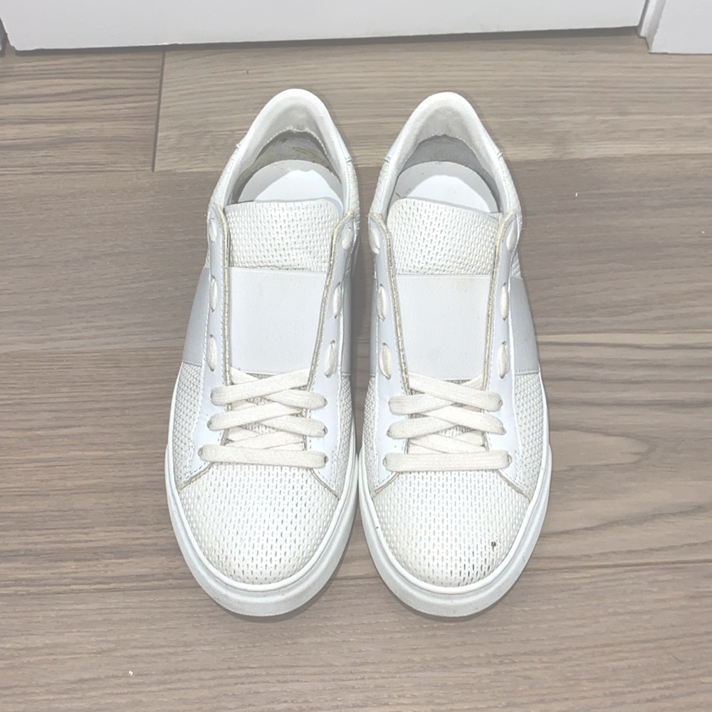 Perforated leather sneakers